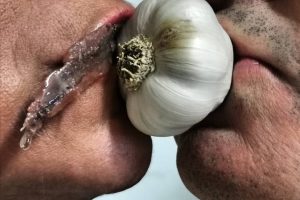 Fabrizio Rossato, Canale (CN)
Al Biancospino, Bossolasco (CN)
Quando il Signor Aglio incontrò la Signora Acciuga